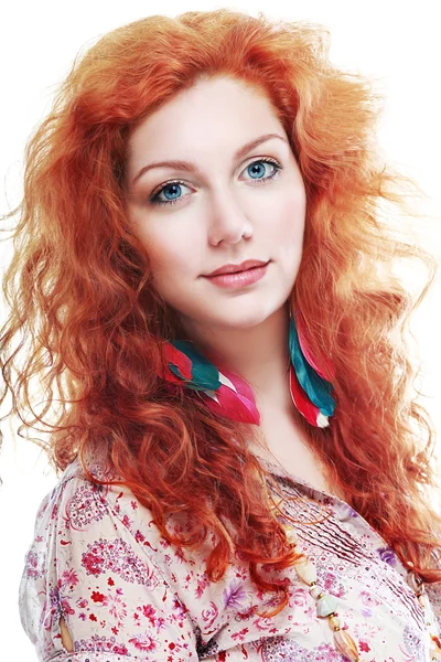Kızıl saçlı genç kadın. — Stok fotoğraf
