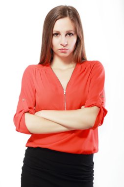 katlanmış silah ile duran kadın