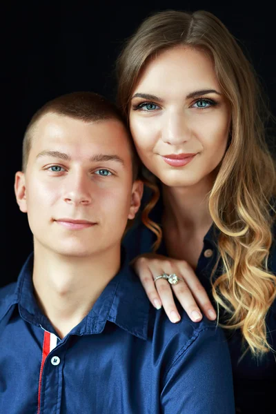 aşk poz içinde genç Çift