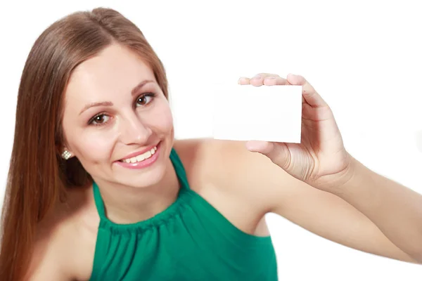 Mujer sosteniendo tarjeta en blanco — Foto de Stock