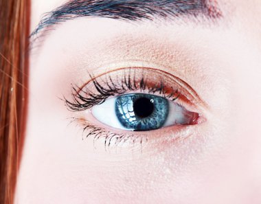 Güzel kadın gözü.