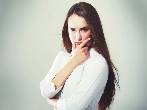 Descontente suspeito jovem mulher — Fotografia de Stock