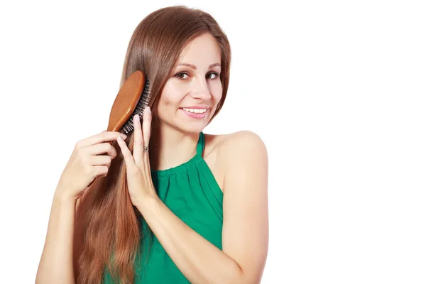 Mulher escovando o cabelo — Fotografia de Stock