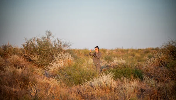 The girl in the desert — Stock Photo, Image