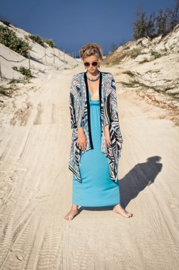 genç güzel sarışın kız