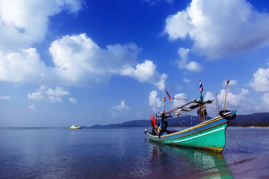Balıkçı teknesi Tayland Koh Samui Adası üzerinde