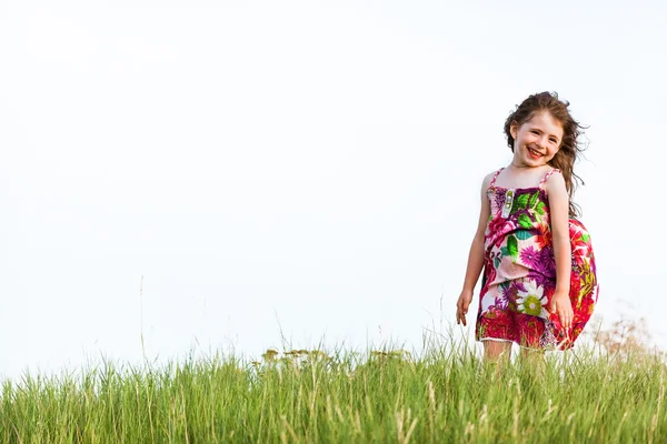 Ragazza in un abito colorato — Foto Stock