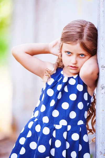 Piccola ragazza dai capelli d'oro — Foto Stock