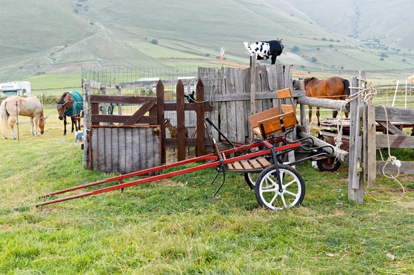 Ekipman. Castelluccio. biçme makinesi, tarım. Umbria, İtalya — Stok fotoğraf