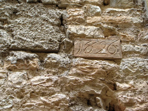 Details van het platform historische gebouwen. Italië. stenen masker. — Stockfoto