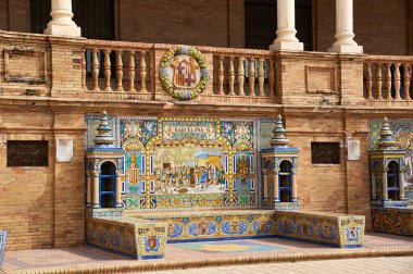 İspanya Meydanı Plaza de Espana, Seville, İspanya, 1928 'de inşa edilmiş, Rönesans ve Fas stillerini karıştıran Bölgesel Mimarinin bir örneğidir..