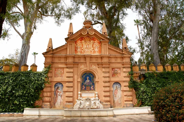 Historische Gebäude und Denkmäler in Sevilla, Spanien. Spanische Baustile der Gotik und Mudejar, Barock. JARDINES DE MURILLO — Stockfoto