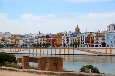 İspanya, Sevilla 'nın tarihi binaları ve anıtları. Mimari detaylar, taş cephe ve Avrupa müzeleri. İspanyol mimarisi. PLAZA de TORO
