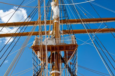 ile yelkenli yelken indirdi