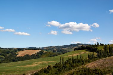 mavi dağ cam yüzey.