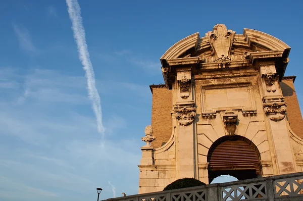 Prachtige Italiaanse poort embankment, Ancona, Marche — Stockfoto