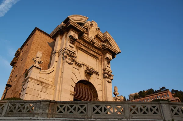 Krásné italské přístavní hráz, Ancona, Marche — Stock fotografie