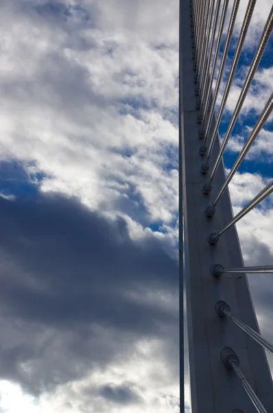 Parte moderno puente Valencia en el cielo puesta de sol. España . — Foto de Stock