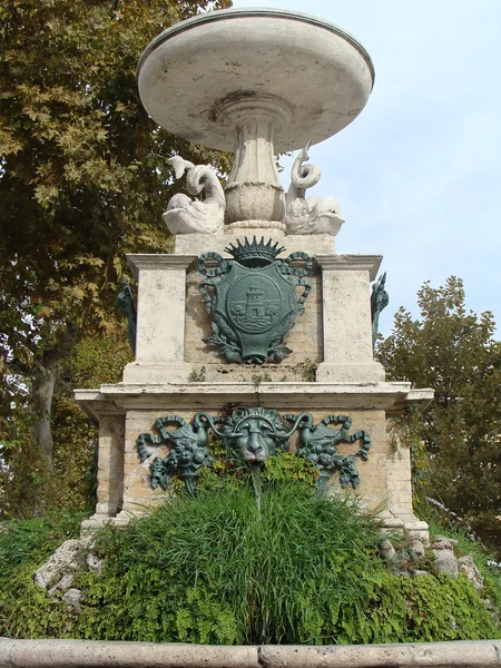 Detalhes arquitetônicos de edifícios históricos. Itália — Fotografia de Stock