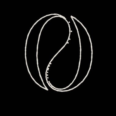 İncilerle romantik İngiliz alfabesinin büyük harfleri O harfleri. Parlak yıldızlı değerli beyaz inciler. Lüks ve zarif yazı tipi Fransız tarzı.