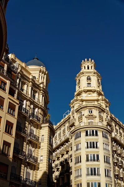 Architektonické detaily fasád kamenných domů. Valencia. Španělsko. — Stock fotografie