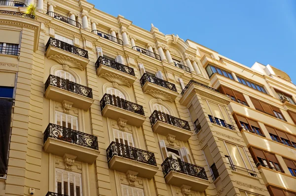 Architecturale details van gevels stenen huizen. Valencia. Spanje. — Stockfoto