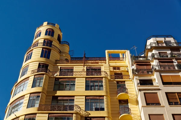 Architecturale details van gevels stenen huizen. Valencia. Spanje. — Stockfoto