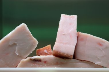 Tuzlu beyaz yağ büyük boyutta.