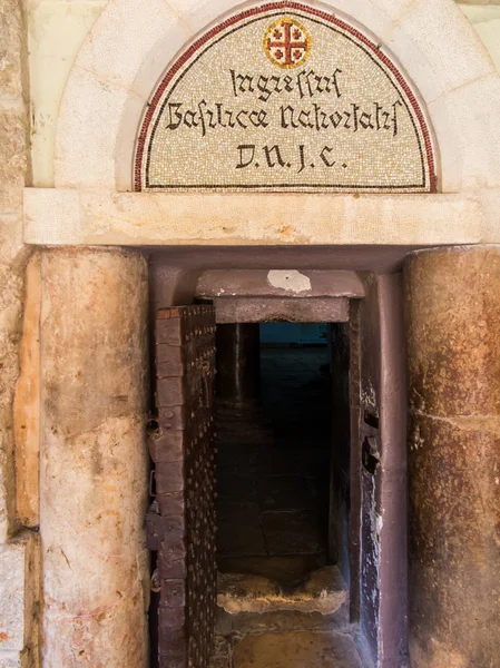 Porta lateral da Basílica da Natividade em Belém — Fotografia de Stock