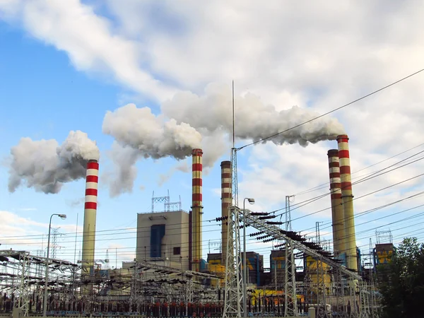 Barnaszén tüzelésű erőművek — Stock Fotó