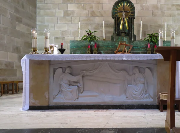 The altar in the church built at the home of Mary, Martha and La — Stock Photo, Image