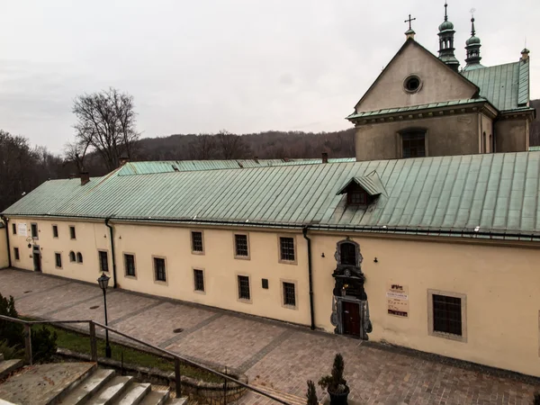 Polen - kloster der ungeschälten karmeliten in czerna. — Stockfoto