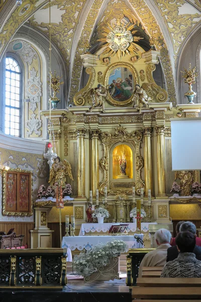 LESNIOW, POLÓNIA - 01 de maio de 2016: Interior da igreja em Lsniow — Fotografia de Stock