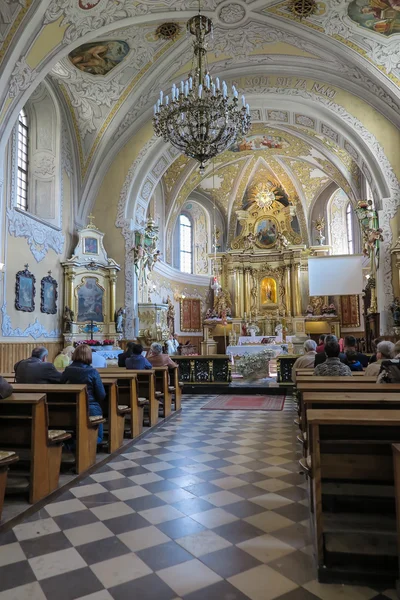 Lesniow, Polsko-01 květen 2016: interiér kostela v Lesniau. S — Stock fotografie