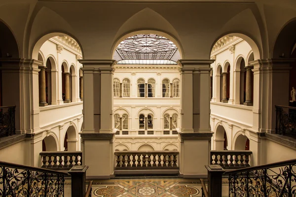 Wroclaw, Polonia; 23 de marzo de 2016: El patio interior del edificio — Foto de Stock