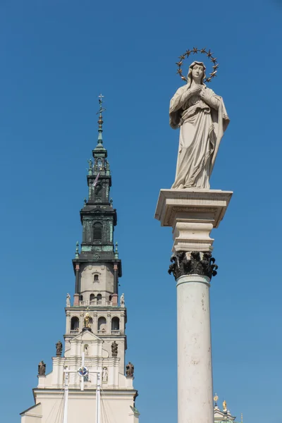 Parte del monastero di Jasna Gora a Czestochowa e la statu — Foto Stock