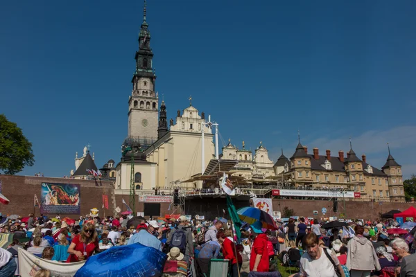 Czestochowa, Polen - 21 mei 2016: Vigil katholieke charismatische R — Stockfoto