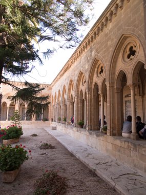 M üzerinde Pater Noster Kilisesi avluda Gotik koridor