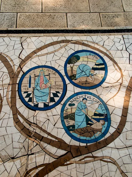 Mont des Béatitudes. Israël. 9 juillet 2015 : Mosaïque dans le Catholi — Photo