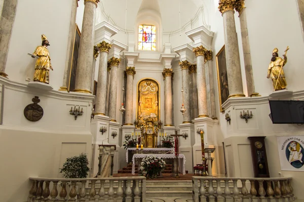 Chelm, POLONIA - 7 de mayo de 2016: Dentro del santuario, la Basílica de — Foto de Stock