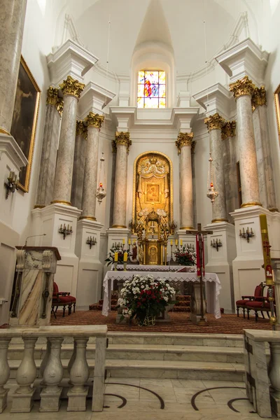 Chelm, POLONIA - 7 de mayo de 2016: Dentro del santuario, la Basílica de — Foto de Stock