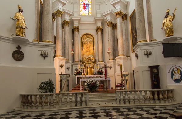 Chelm, POLONIA - 7 de mayo de 2016: Dentro del santuario, la Basílica de — Foto de Stock