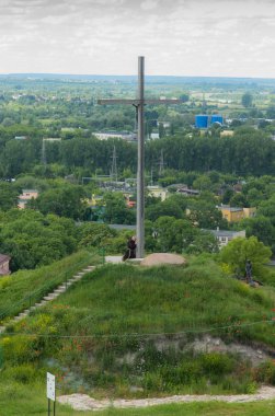 Çapraz çapraz tapınak o yanındaki bir parkta yolda