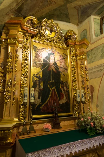 Staniatki, Polônia - 9 de junho de 2016: O convento histórico, as freiras — Fotografia de Stock