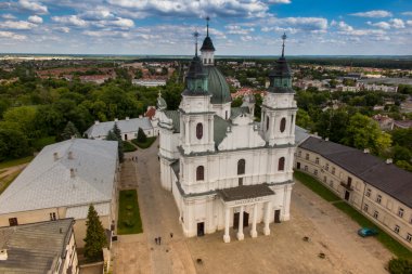 Ou Virgin Bazilikası çan kulesi manzarası