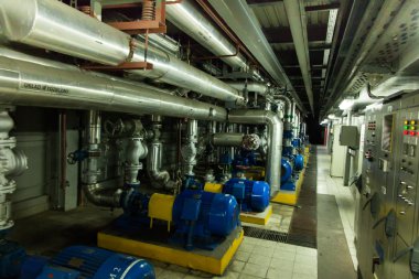 büyük motorları ile birkaç su pompaları