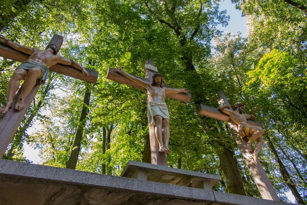 Ježíš na kříži a dva zloději na Kalvárii. Mezinárodní Aleš — Stock fotografie
