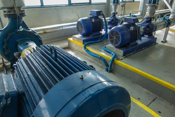 Varias bombas de agua con motores grandes — Foto de Stock