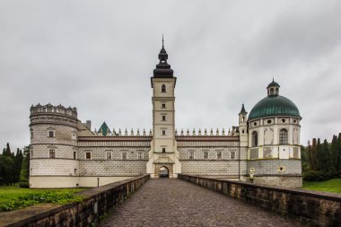 Krasiczyn, Polonya - 17 Temmuz 2016: Rönesans kale Krasicz