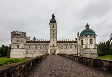 Krasiczyn, Polonya - 17 Temmuz 2016: Rönesans kale Krasicz